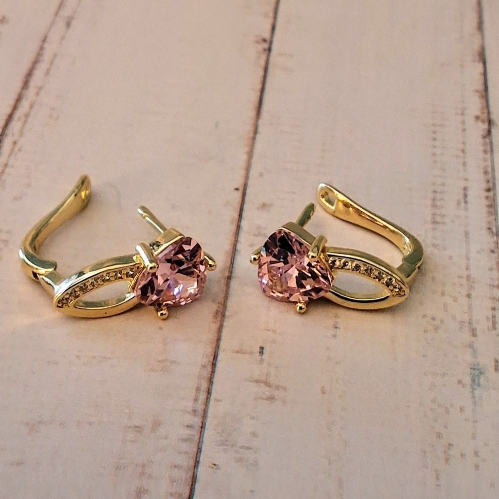 💥 Pretty Bird Sweetheart Huggie Earrings – Gold-Plated with Pink Crystal Charm